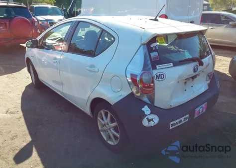 2012 Toyota Prius C Three из США, поврежденный, VIN JTDKDTB37C1511015